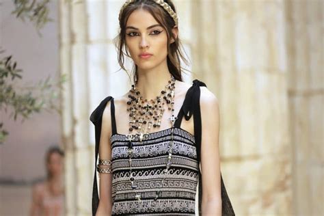 chanel cruise 17 18|It’s All Greek To Me: Chanel Cruise 2017/18 .